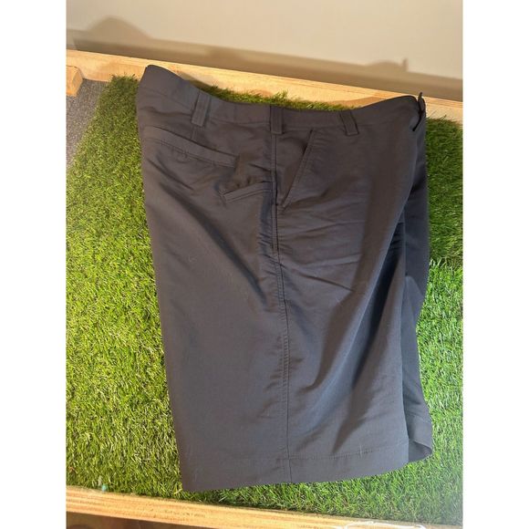 Under Armour Golf Shorts Size 36 - Picture 2 of 7
